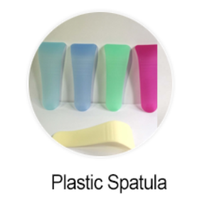 Plastic spatula / scoop
